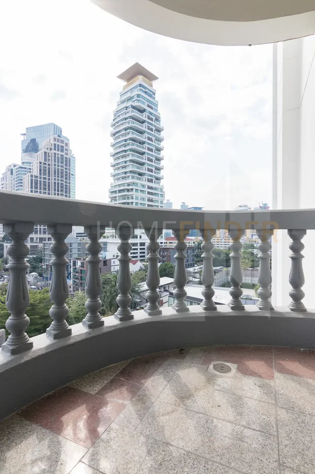 picture Royal Castle 3 bedrooms, for rent - 21/22