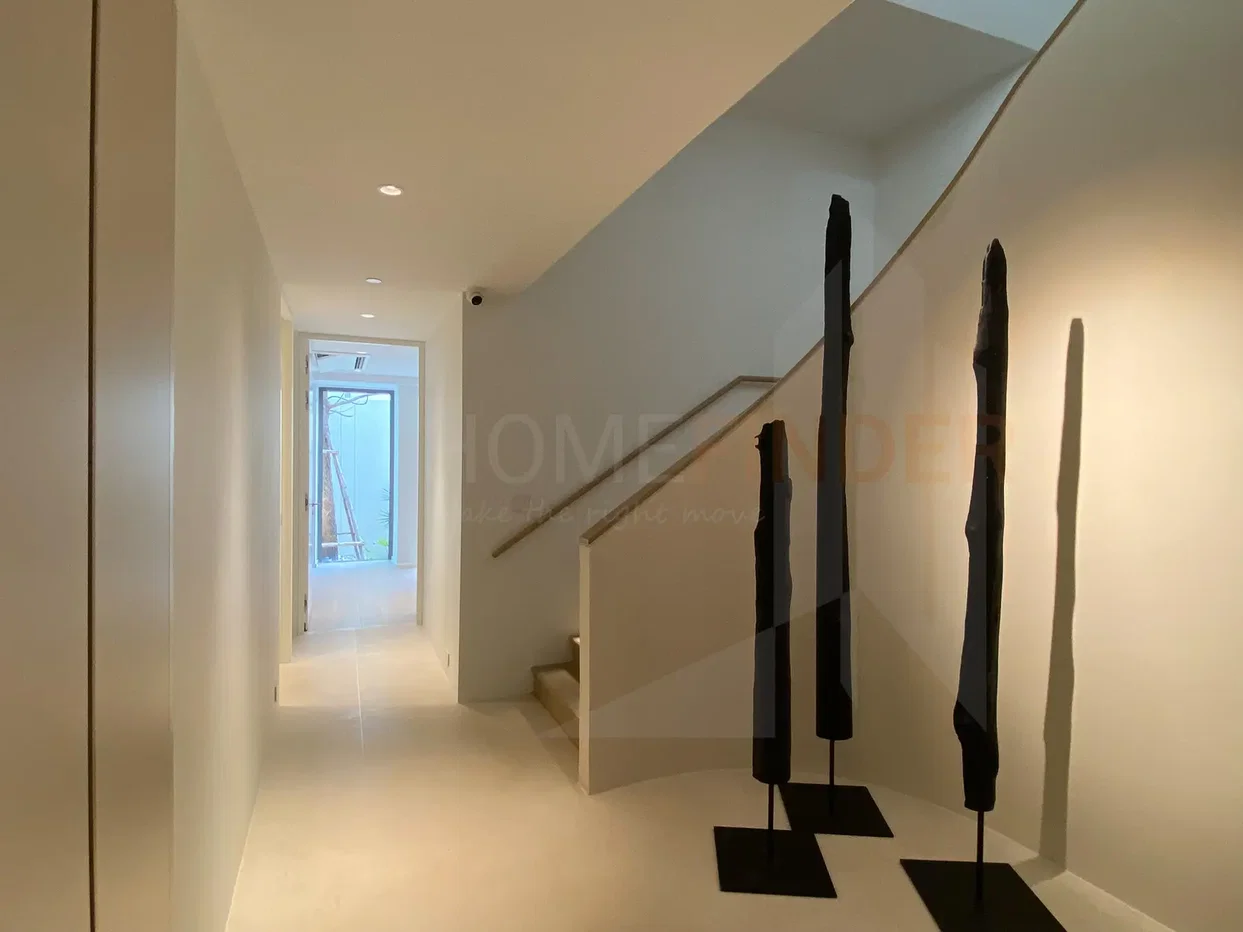 รูป A luxurious modern minimalist-style 4 bedrooms, for sale - รูปที่ 6/30