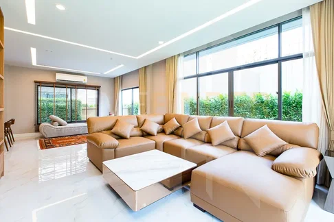 Setthasiri Pattanakarn 4 bedrooms, for rent