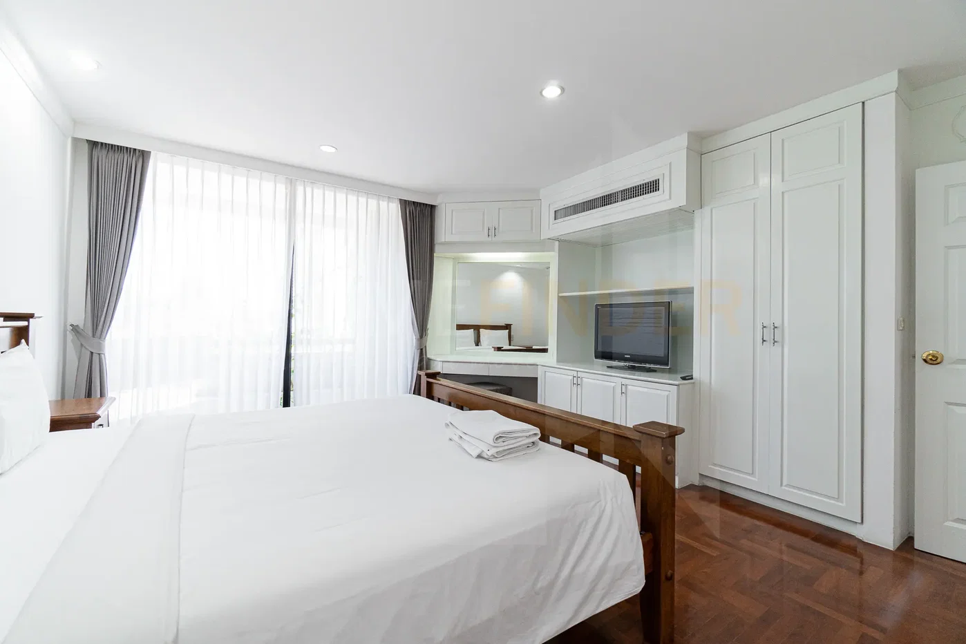 รูป Trinity Complex 2 bedrooms, for rent - รูปที่ 9/15