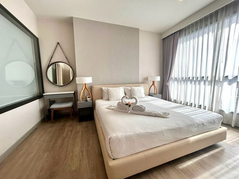 Condo for sale: Keen Centre Sriracha. Fully furnished with complete set of furniture and appliances.