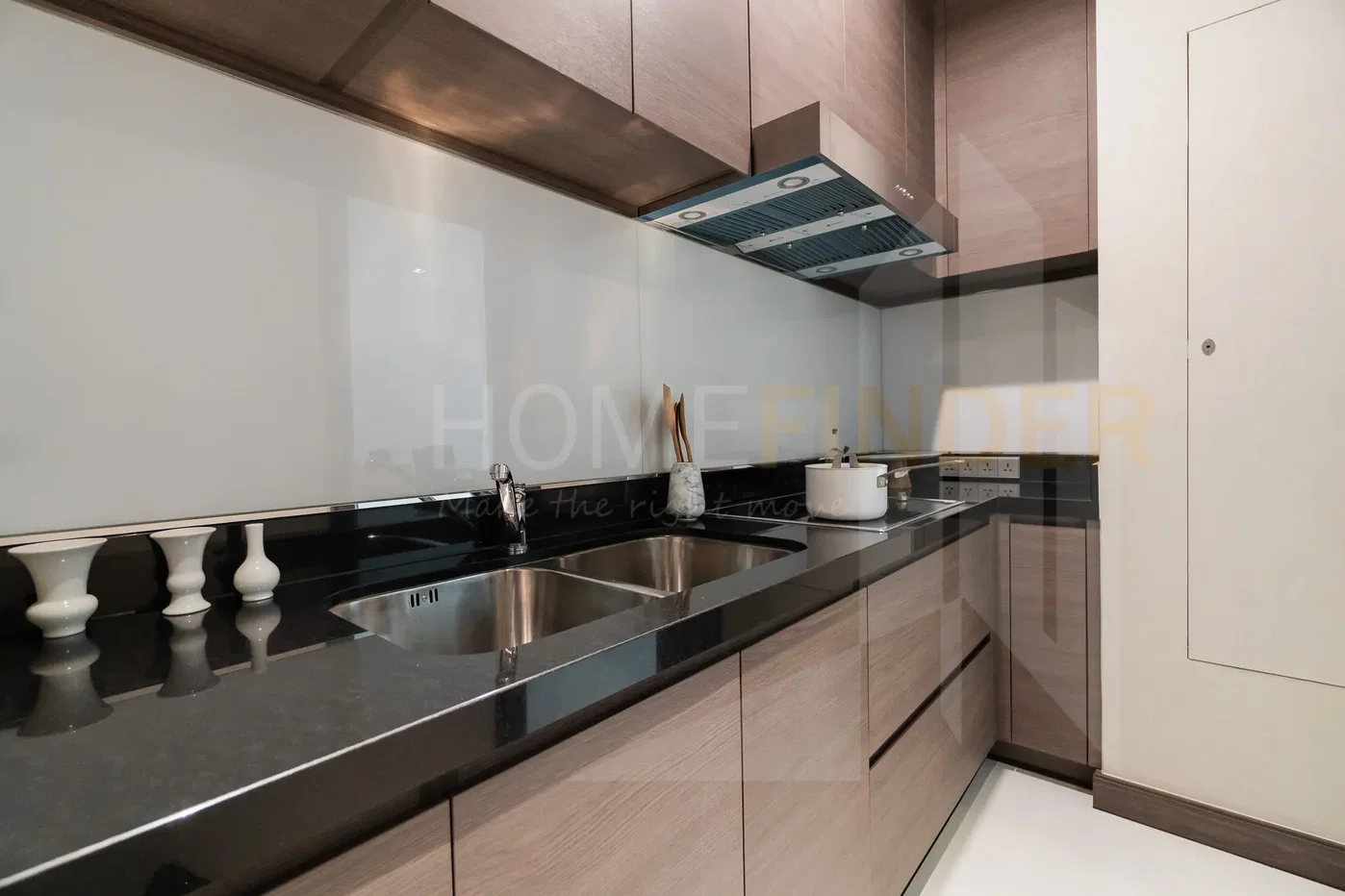 picture Q 1 Sukhumvit 3 bedrooms, for rent - 17/26