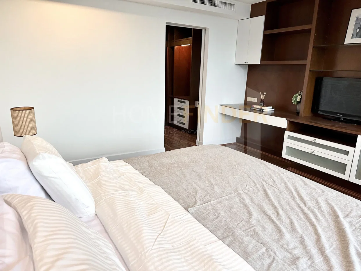 picture The Royal Place 1 1 bedroom, for rent - 6/9