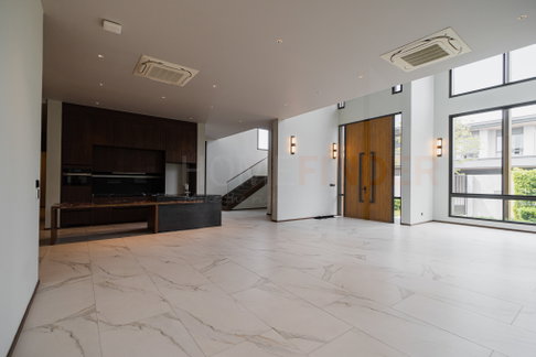 Siraninn Residences Pattanakarn 5 bedrooms, for sale
