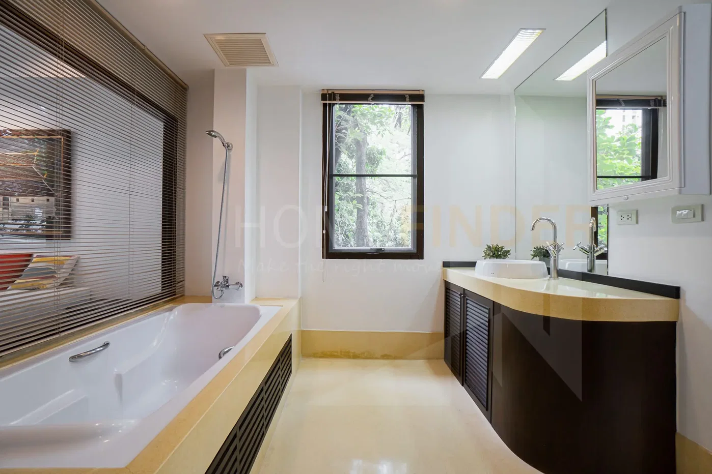 picture Raintree Village 4 bedrooms, for rent - 8/10