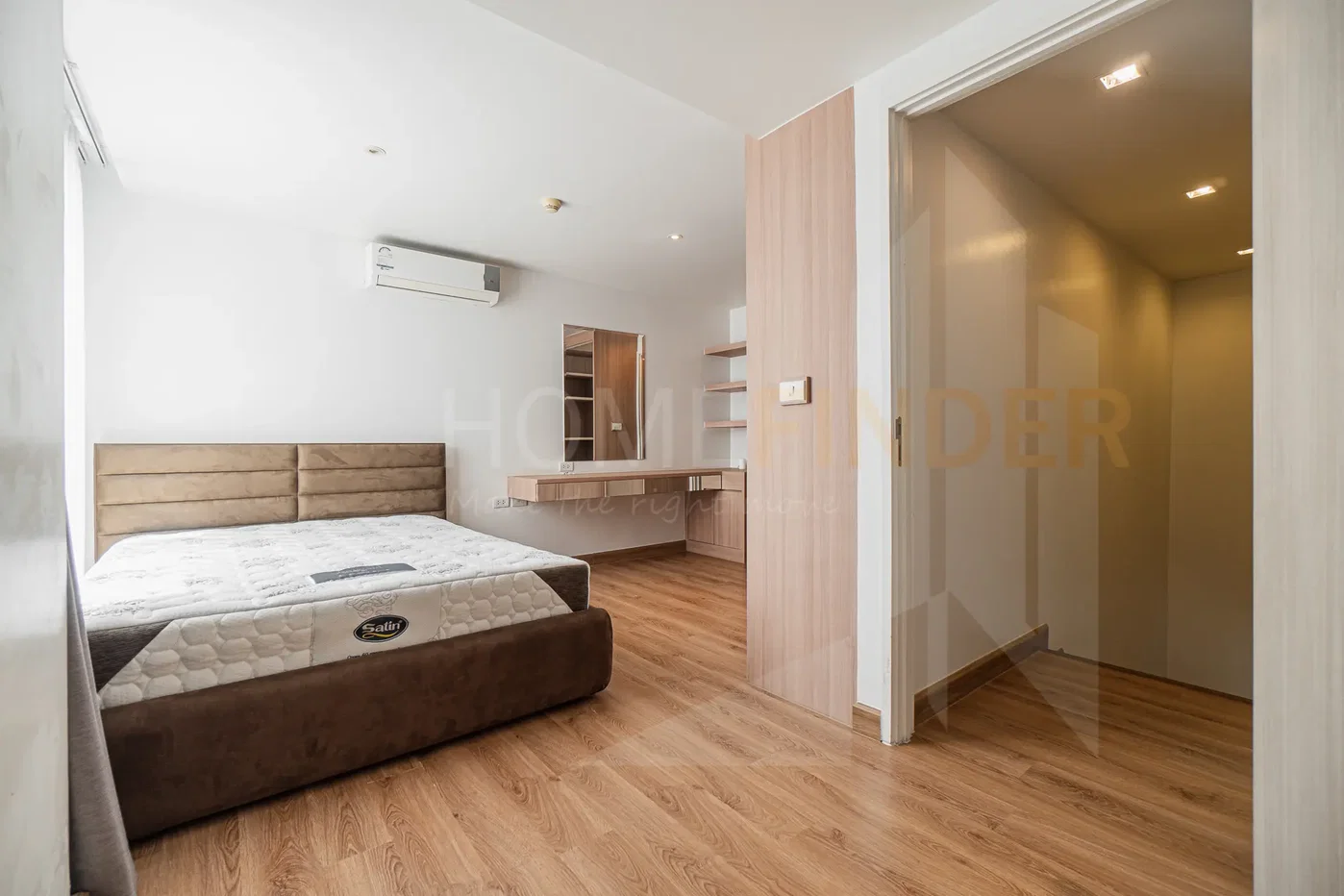 picture Downtown 49 3 bedrooms, for sale - 3/9
