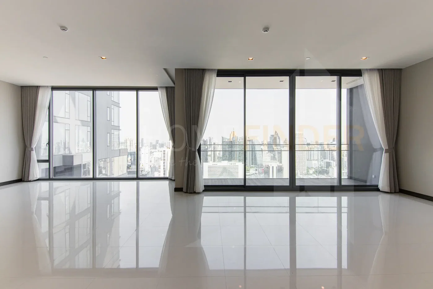 picture Q 1 Sukhumvit 3 bedrooms, for sale - 2/25