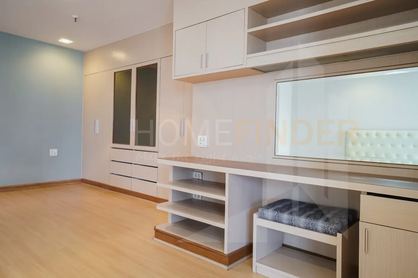 picture Fifty Fifth Tower 3 bedrooms, for rent - 12/17