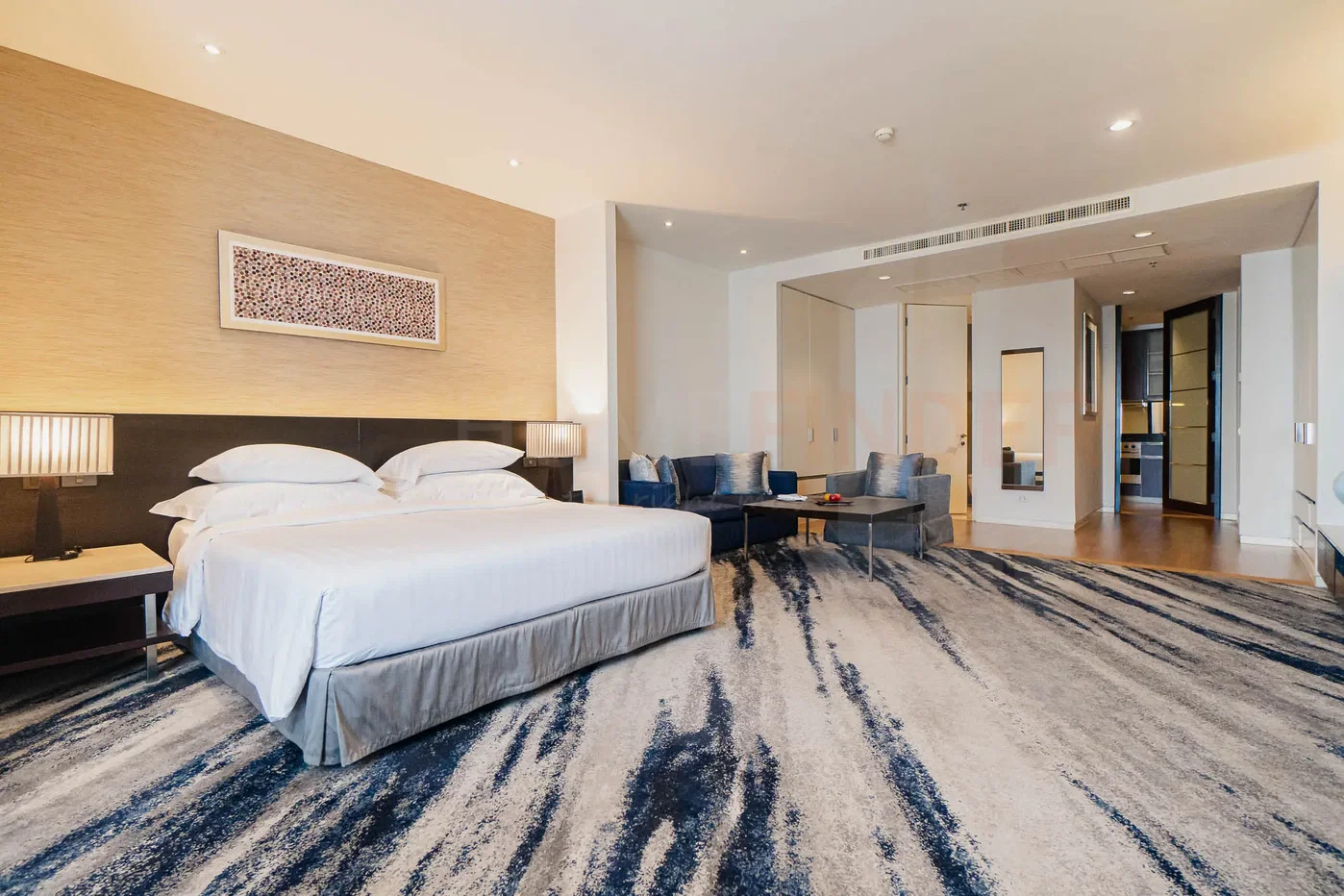 picture Emporium Suites by Chatrium 1 bedroom, for rent - 4/9
