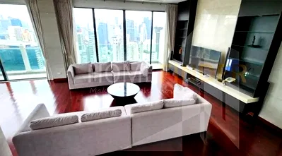 คอนโดให้เช่า : Le Raffine Jambu Dvipa Sukhumvit 39 3 bedrooms, for rent