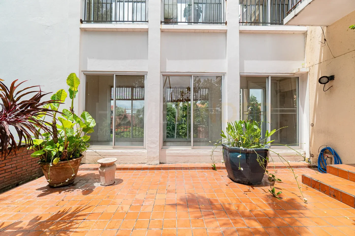 รูป Thai-Modern House near Chaeng Watthana 6 bedroom house - Close to Government Center 6 bedrooms, for sale - รูปที่ 21/23