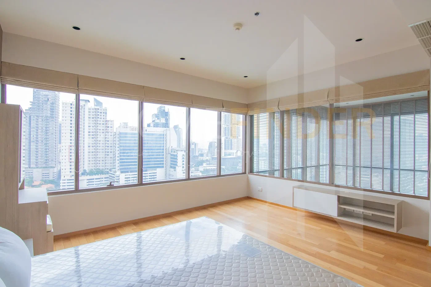 รูป The Emporio Place 2 bedrooms, for sale - รูปที่ 8/11