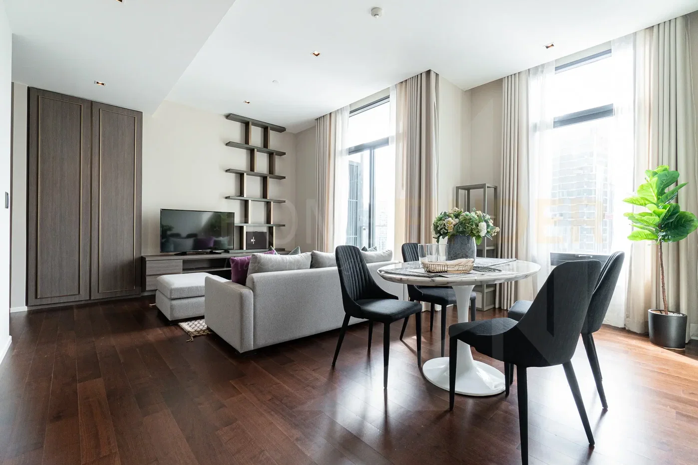 picture The Diplomat 39 2 bedrooms, for rent - 3/12
