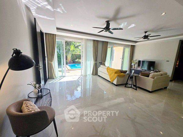 รูป วิลล่า 4 ห้องนอน ขนาด 246 ตร.ม. Whispering Palms Pattaya สำหรับขาย (ID 3256101) - รูปที่ 8/15