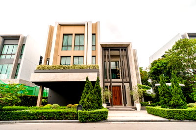 Houses for sale Bangkok-Chon Buri Motorway : Grand Bangkok Boulevard Rama 9 - Krungthep Kreetha (Show Unit) 5 bedrooms, for sale