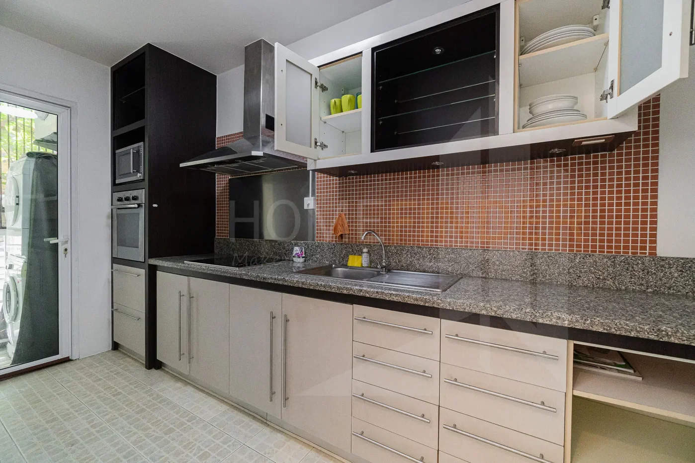 picture Avenue 61 2 bedrooms, for rent - 4/8