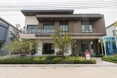 Venue ID Motorway-Rama 9 5 bedrooms, for sale