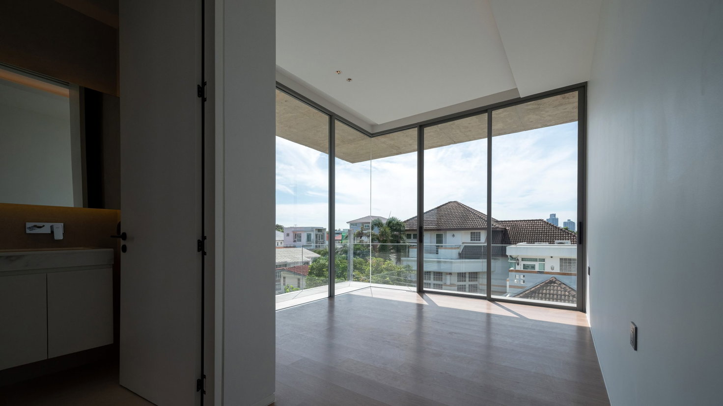 รูป House in Sukhumvit 71 4 bedrooms, for sale - รูปที่ 6/32