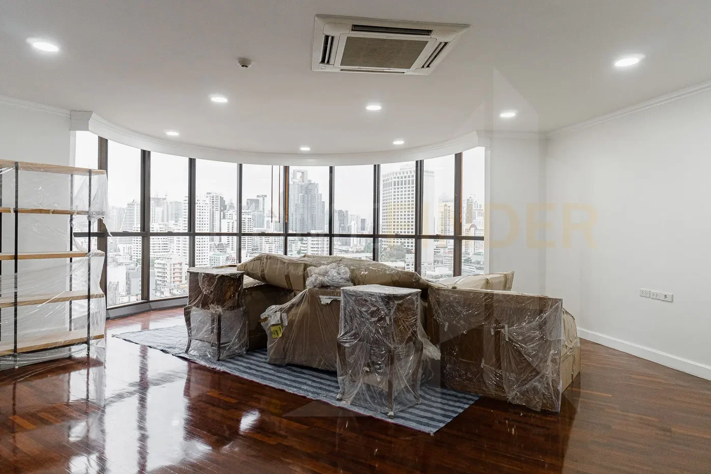 picture City Lakes Tower Sukhumvit 16 3 bedrooms, for rent - 1/15