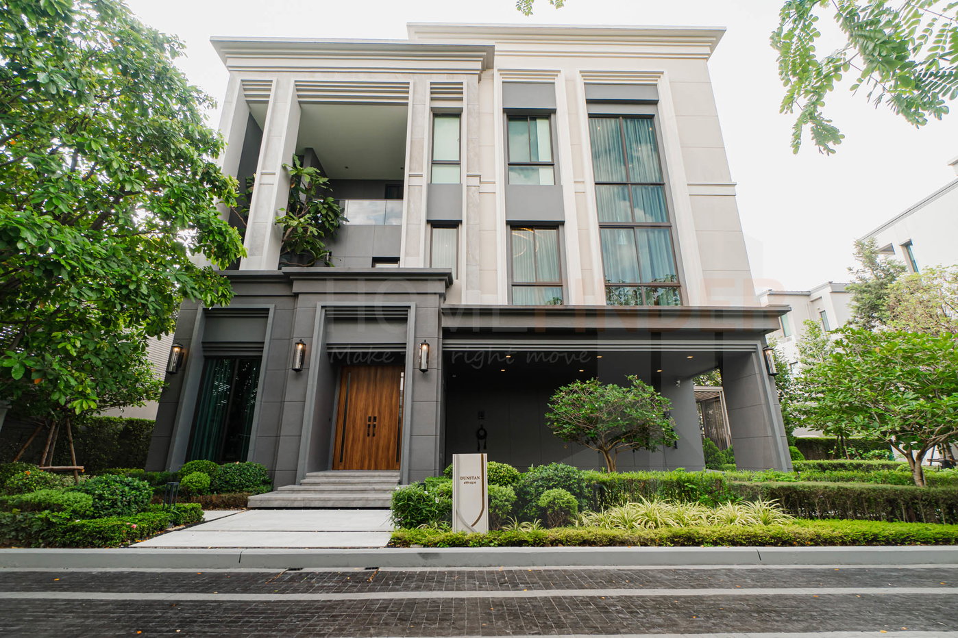 รูป Grand Bangkok Boulevard Pinklao – Borom 4 bedrooms, for sale - รูปที่ 1/28