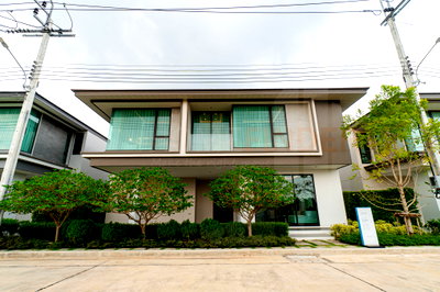 Houses for sale Bangkok-Chon Buri Motorway : AVIAN Srinakarin - Krungthepkreetha 4 bedrooms, for sale
