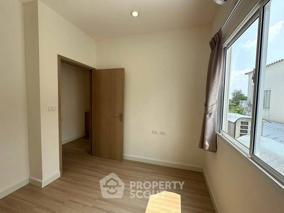 รูป ทาวน์เฮาส์ 3 ห้องนอน ขนาด 120 ตารางเมตร ขายที่ Nora Bangna บางพลี (ID 3257139) - รูปที่ 10/11