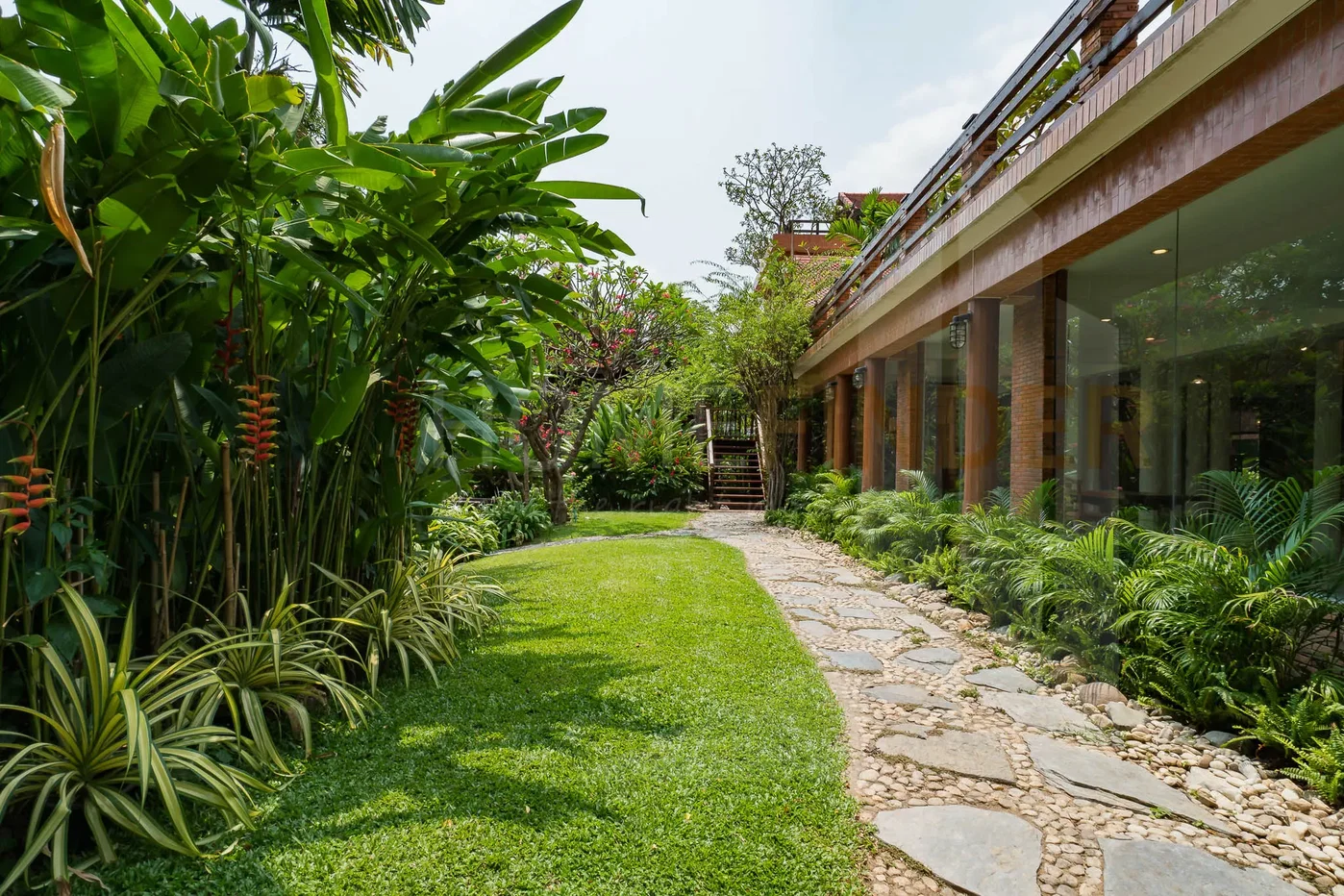 picture Thai House Chaengwattana 6 bedrooms, for rent - 26/28
