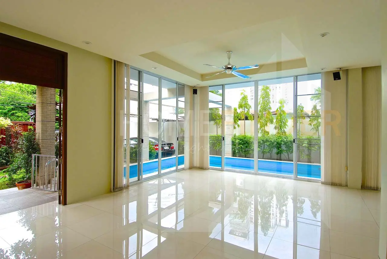 picture Single House with private pool in Thong Lor 4 bedrooms, for rent - 2/8