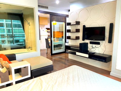 Condos for rent : The Address Chidlom, near Chidlom BTS station (200 meters), fully furnished.