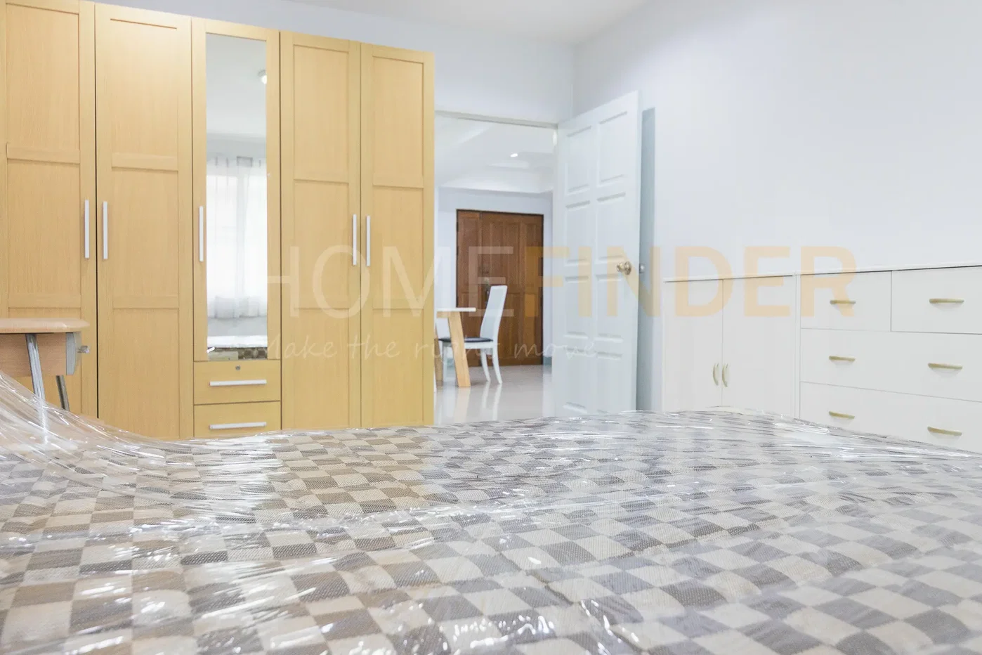 picture Royal Castle 3 bedrooms, for rent - 8/13