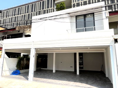 บ้านเดี่ยว เขตพญาไท : House in Saphan Khwai 3 bedrooms, for sale