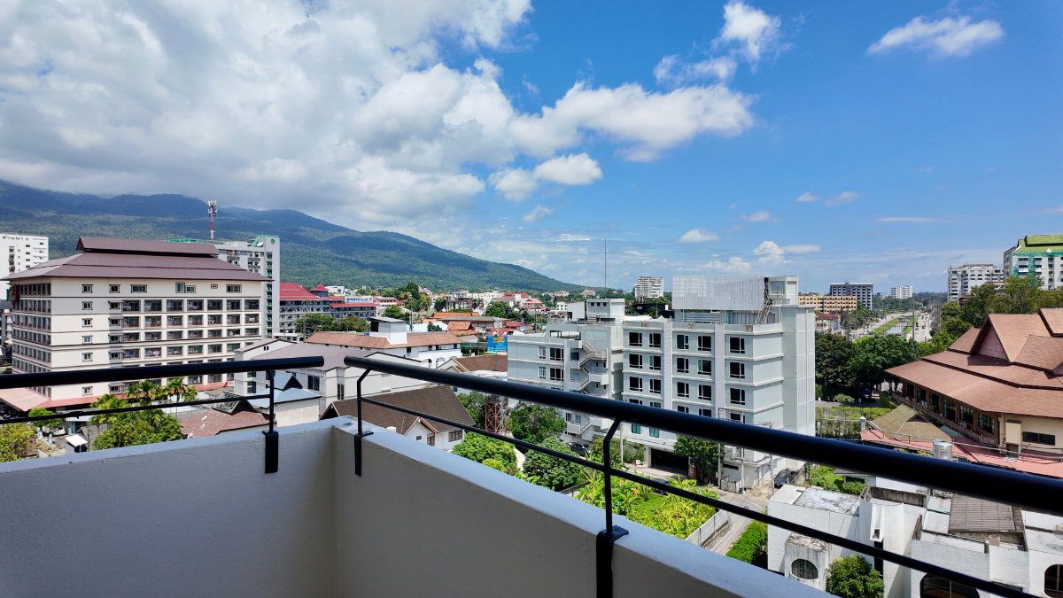 รูป Penthouse 2-Bedroom Corner Unit @ The Trio Condo Chiang Mai, 8th Floor, 180° Panoramic Mountain View, Foreign Quota - รูปที่ 14/15