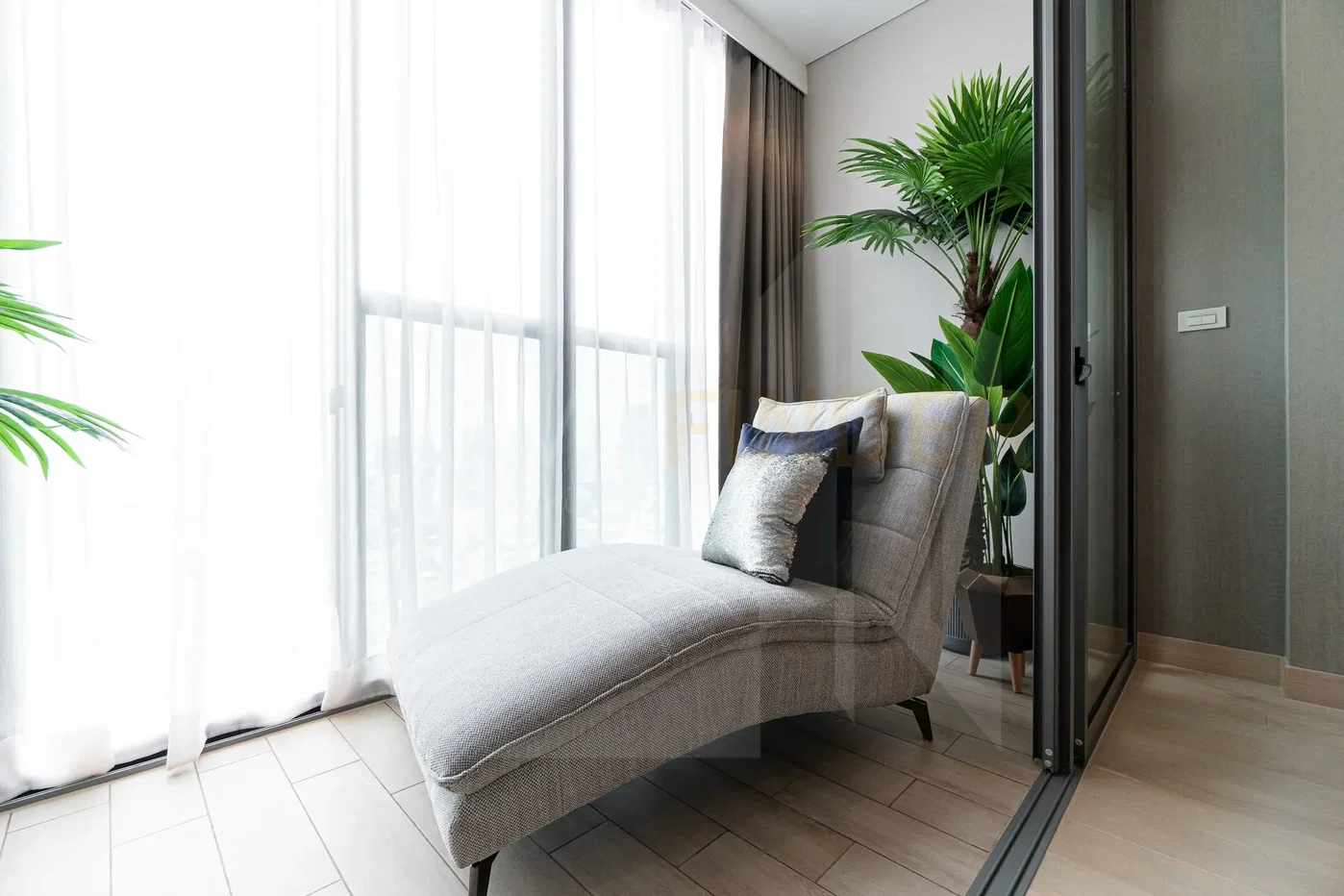 picture Siamese Exclusive Queens 3 bedrooms, for sale - 11/12