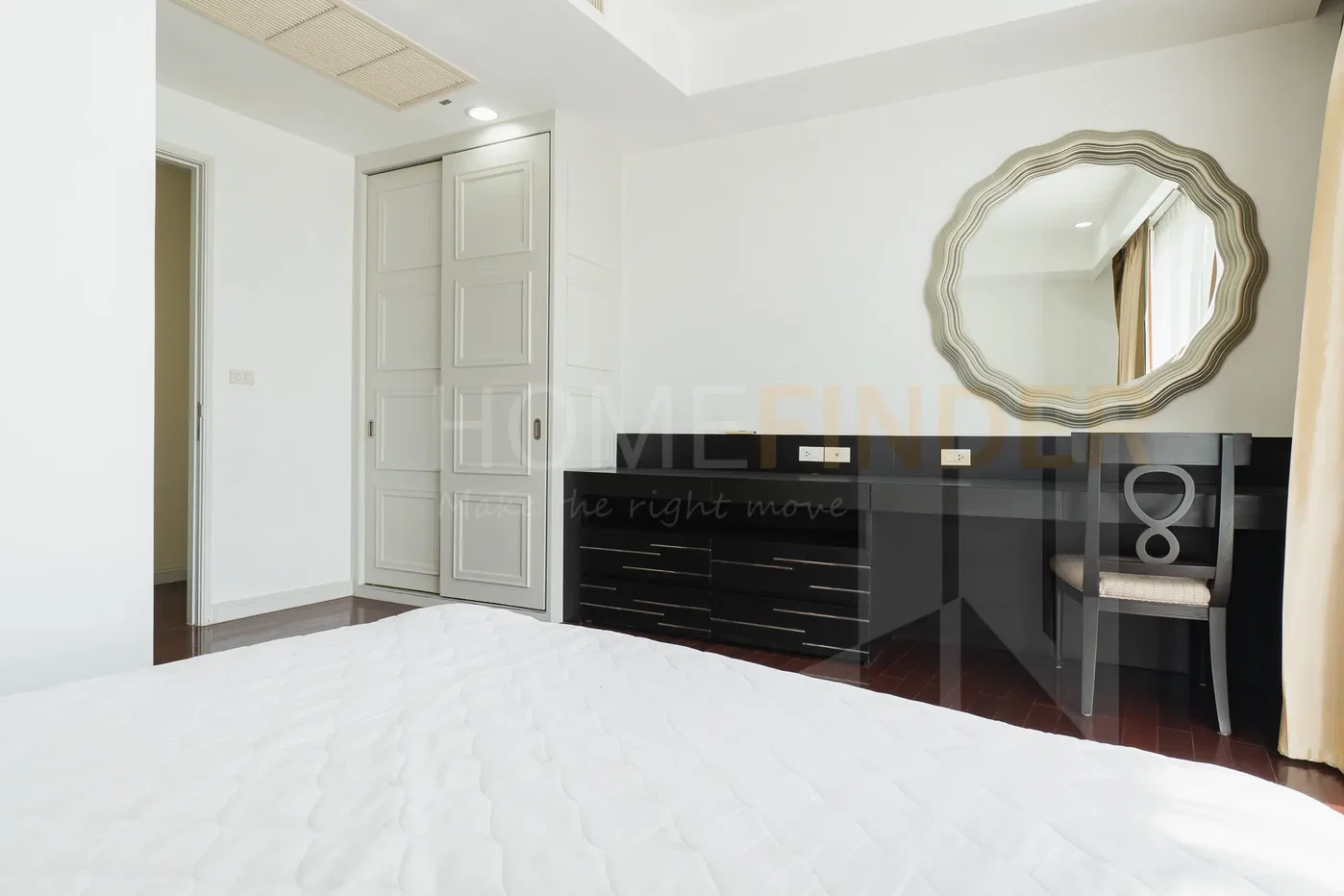 รูป Baan Rajprasong condominium 3 bedrooms, for rent - รูปที่ 10/23