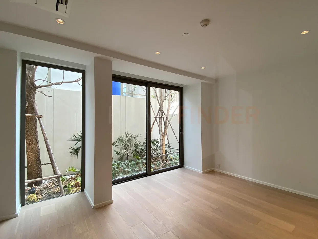 รูป A luxurious modern minimalist-style 4 bedrooms, for sale - รูปที่ 13/30