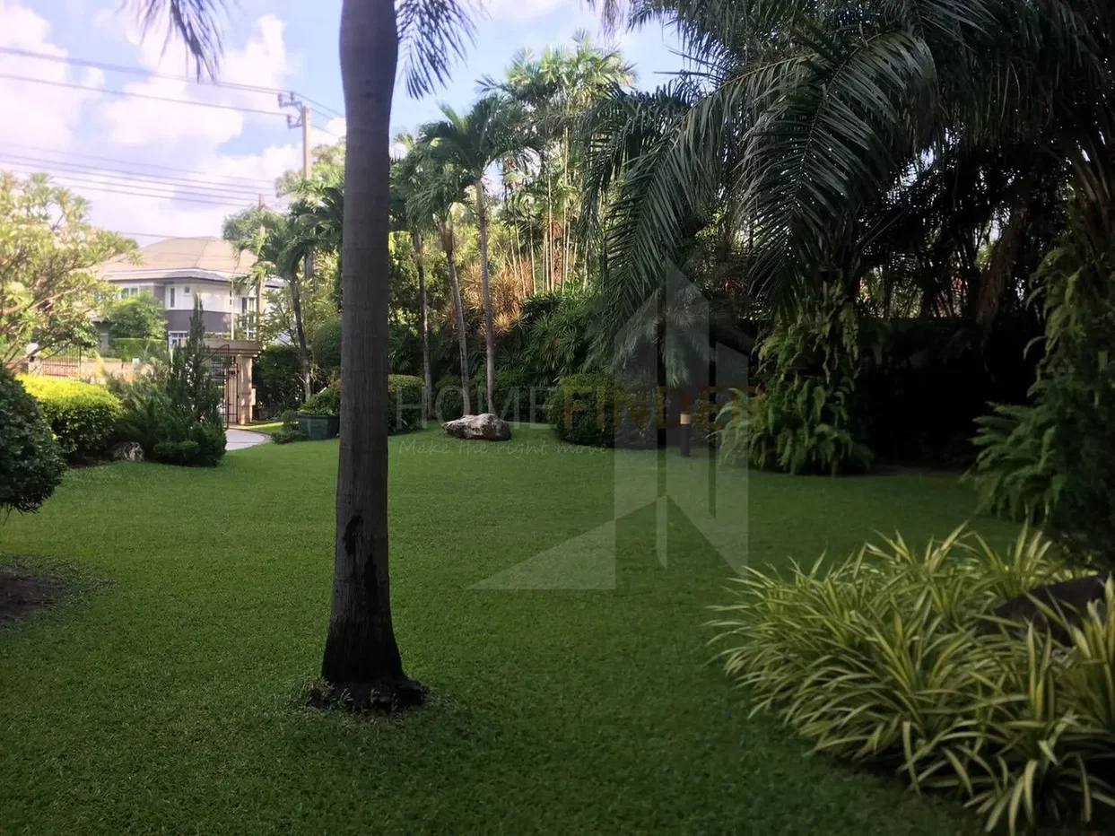 รูป Lakeside Villa 1 - 4 bedroom House in Bang Na for sale, large garden and pool 4 bedrooms, for sale - รูปที่ 13/16