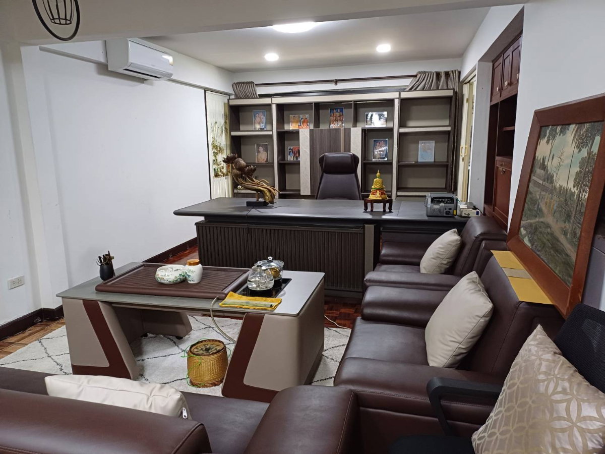 รูป บ้านเดี๋ยวขายราคาพิเศษ ขนาด 143 ตรว. 5 นอน 4 น้ำบรรยากาศเงียบสงบ ในซอยรามคำแหง118 ใกล้ศูนย์นันทนาการเขตสะพานสูงและรถไฟฟ้าสีส้มสถานีสัมมากร - รูปที่ 6/17