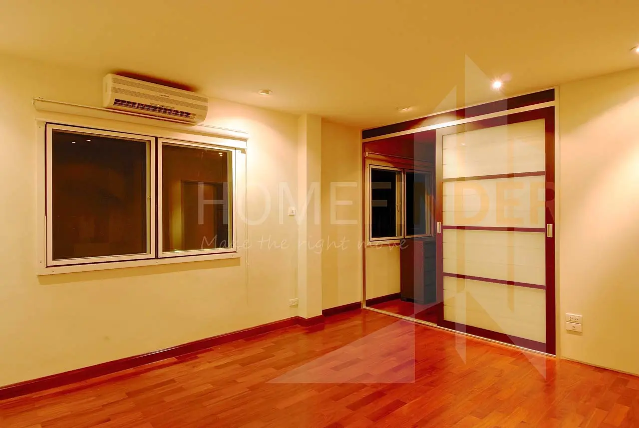picture Single House with private pool in Thong Lor 4 bedrooms, for rent - 6/8