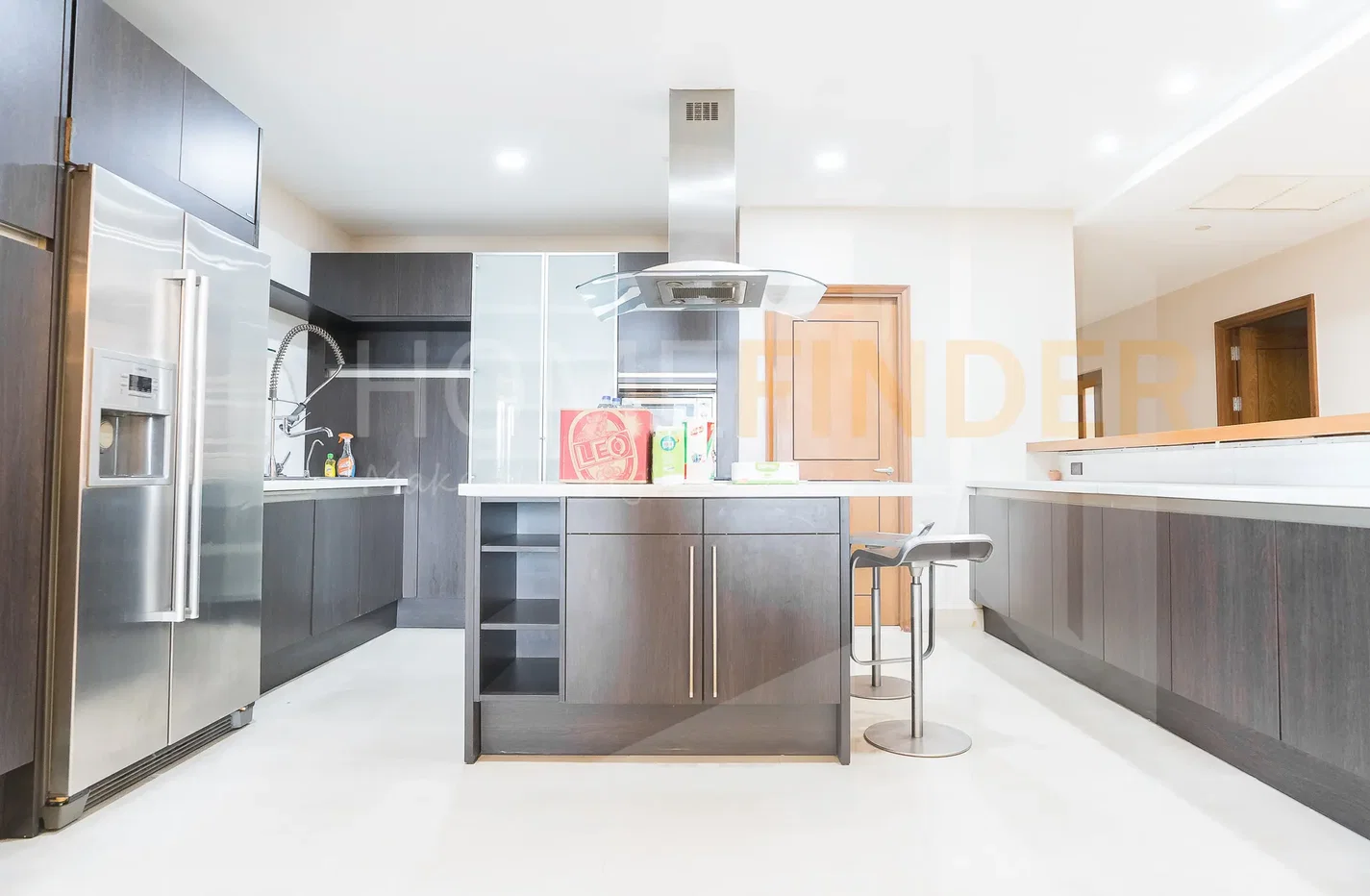 picture Sky Villas Condominium 3 bedrooms, for rent - 3/22