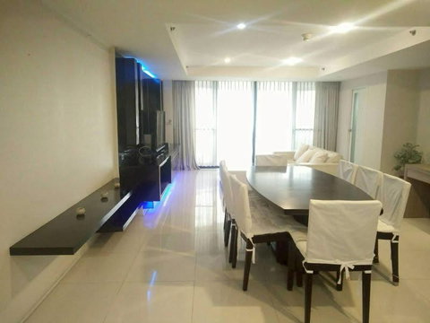 1 ห้องนอน | 2 ห้องน้ำ | MRT Sukhumvit | 141 ตร.ม. | 65,000 บาท/เดือน | ชั้น 18 — Las Colinas กรุงเทพฯ