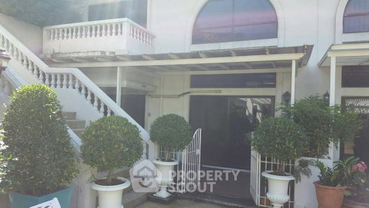 รูปภาพ Spacious 1-BR 70 Sqm, Kiarti Thanee City Mansion, MRT Phetchaburi (ID 1257779)