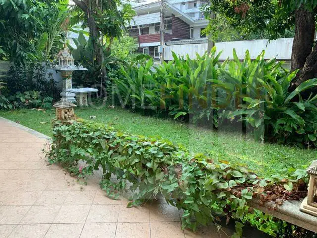 รูป House Soi Sukhumvit 71 4 bedrooms, for rent - รูปที่ 16/17