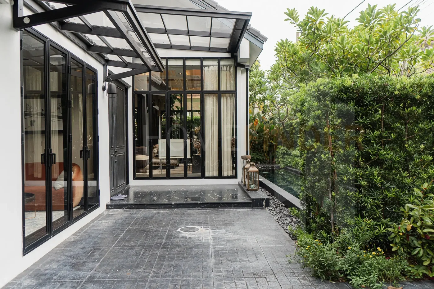 picture House in Thonglor 4 bedrooms, for rent - 8/8