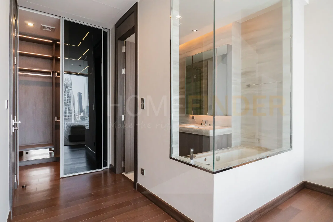 picture Q 1 Sukhumvit 2 bedrooms, for rent - 8/10