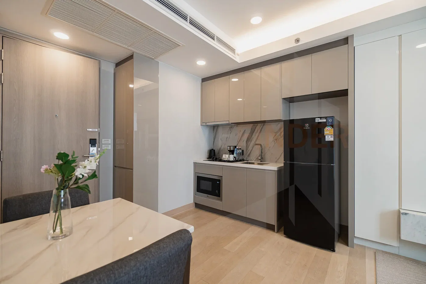 picture Siamese Exclusive Queens 1 bedroom, for rent - 5/9