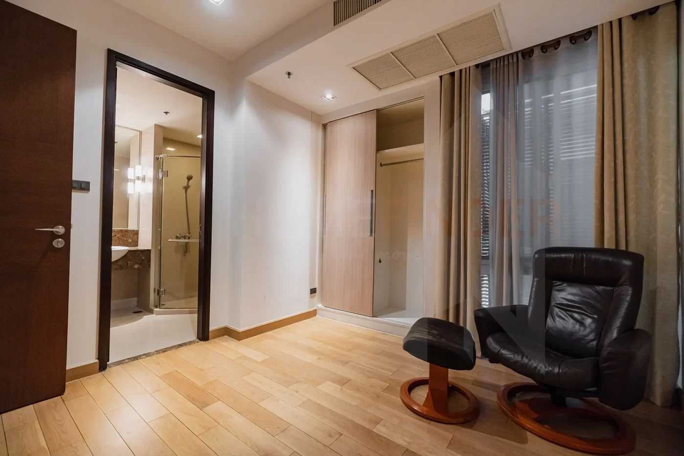 picture Belgravia Residences 3 bedrooms, for rent - 8/13