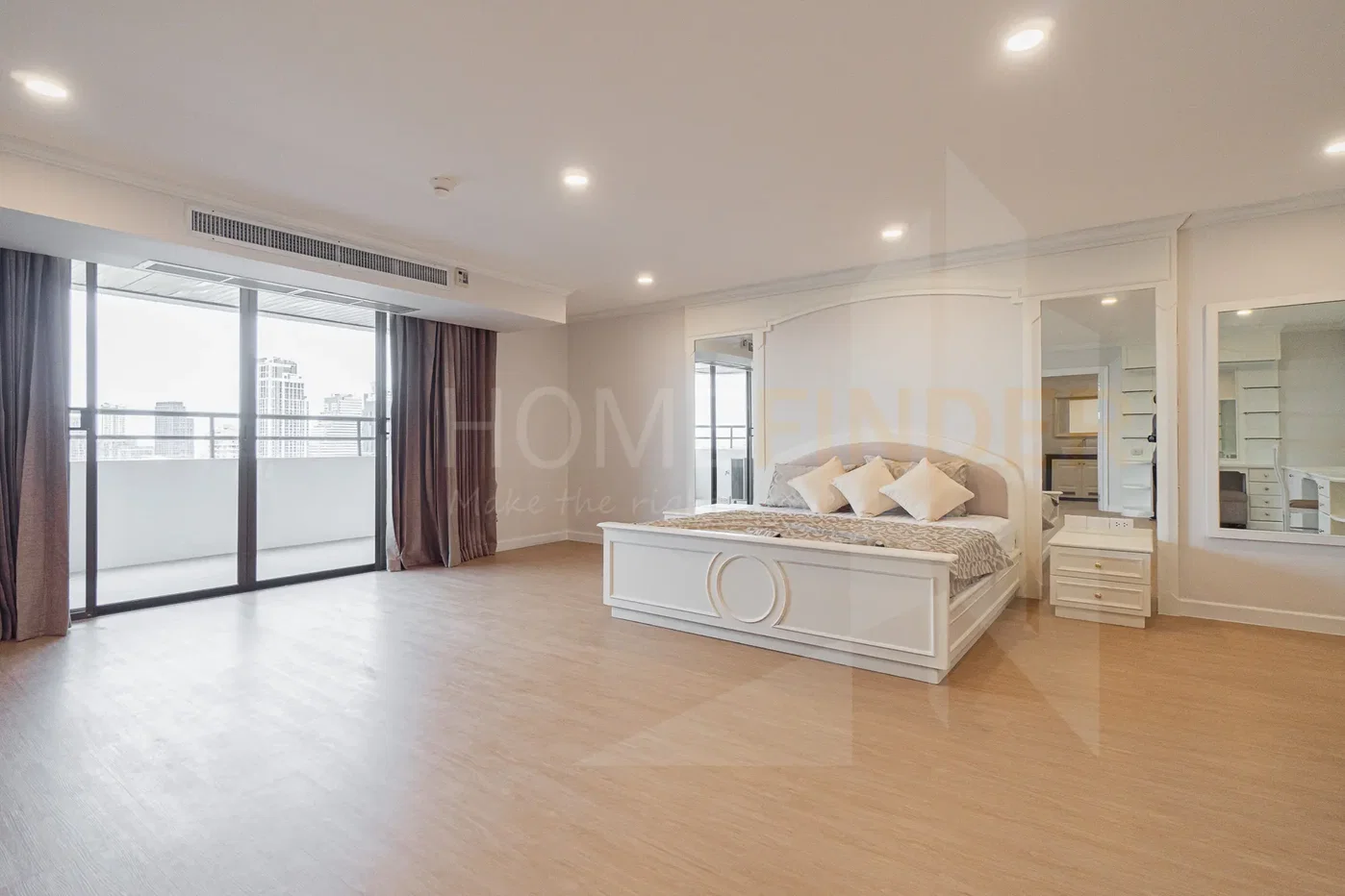 picture Oriental Towers 4 bedrooms, for sale - 6/12