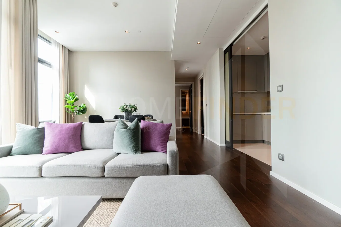 picture The Diplomat 39 2 bedrooms, for rent - 1/12
