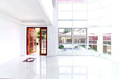 Houses for sale Bangkok-Chon Buri Motorway : Supalai Suvannabhumi - 4 bedroom house for sale close to airport in Bangkok 4 bedrooms, for sale