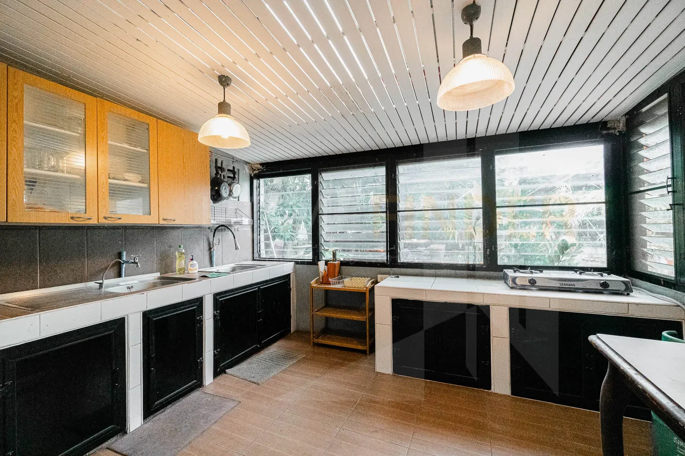 รูป House in Rama 4, Big garden, 6 parking spots 2 bedrooms, for rent - รูปที่ 3/13